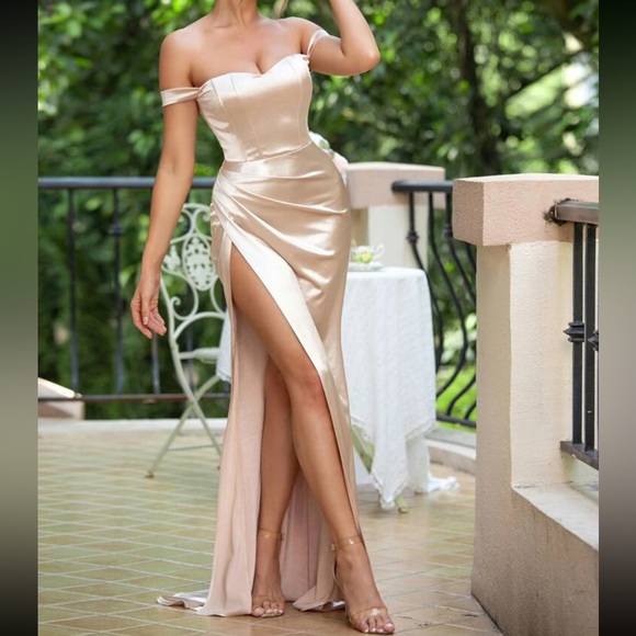 Luxe green off shoulder slit thigh maxi dress - Picture 9 of 12